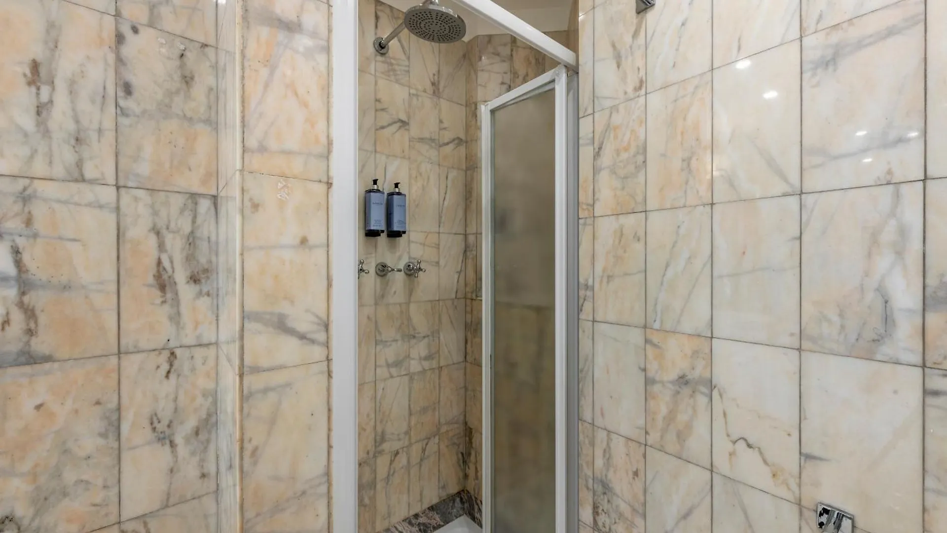 Milan Royal Suites - Duomo Santo Stefano 0*,