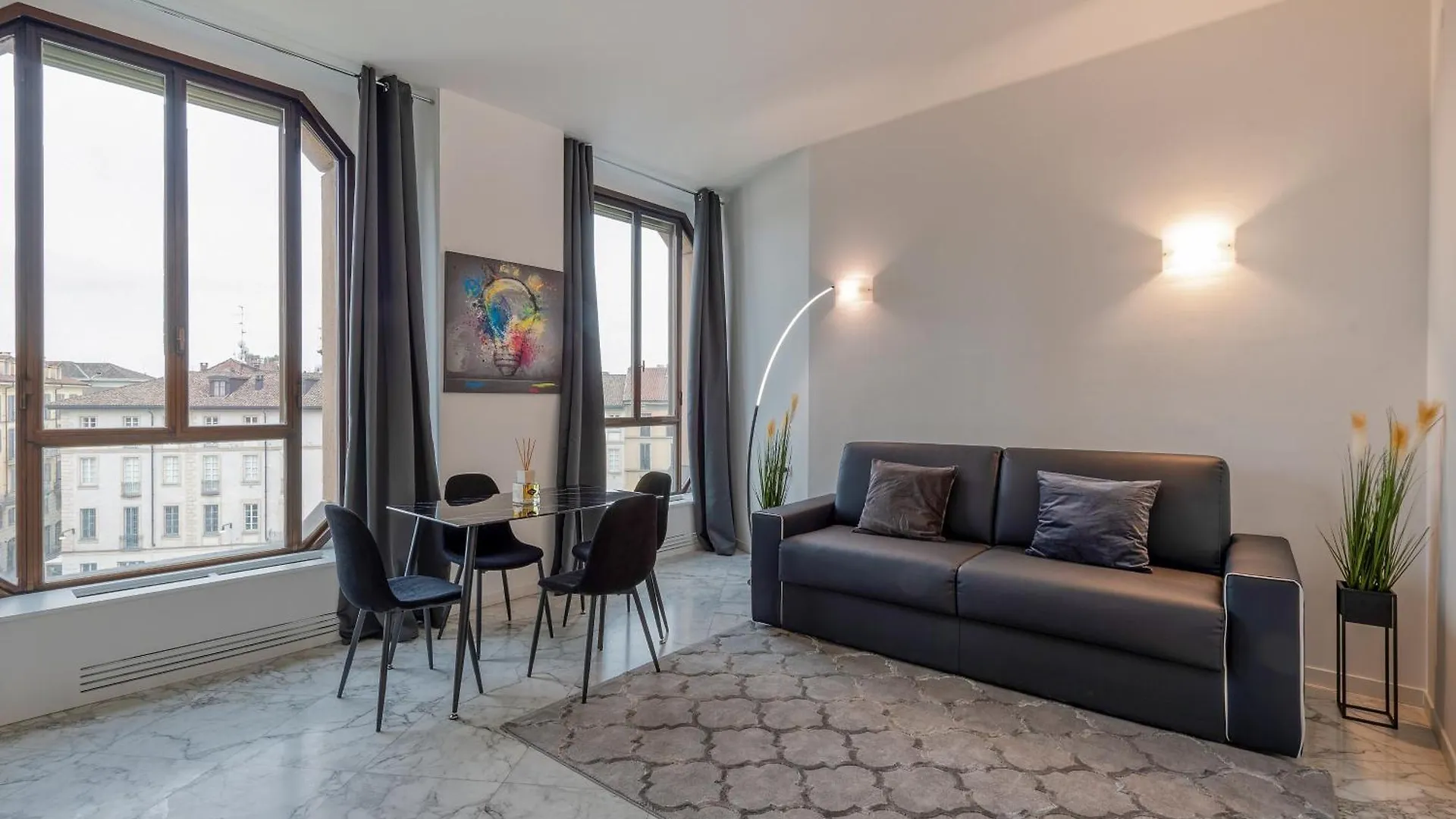 Milan Royal Suites - Duomo Santo Stefano location