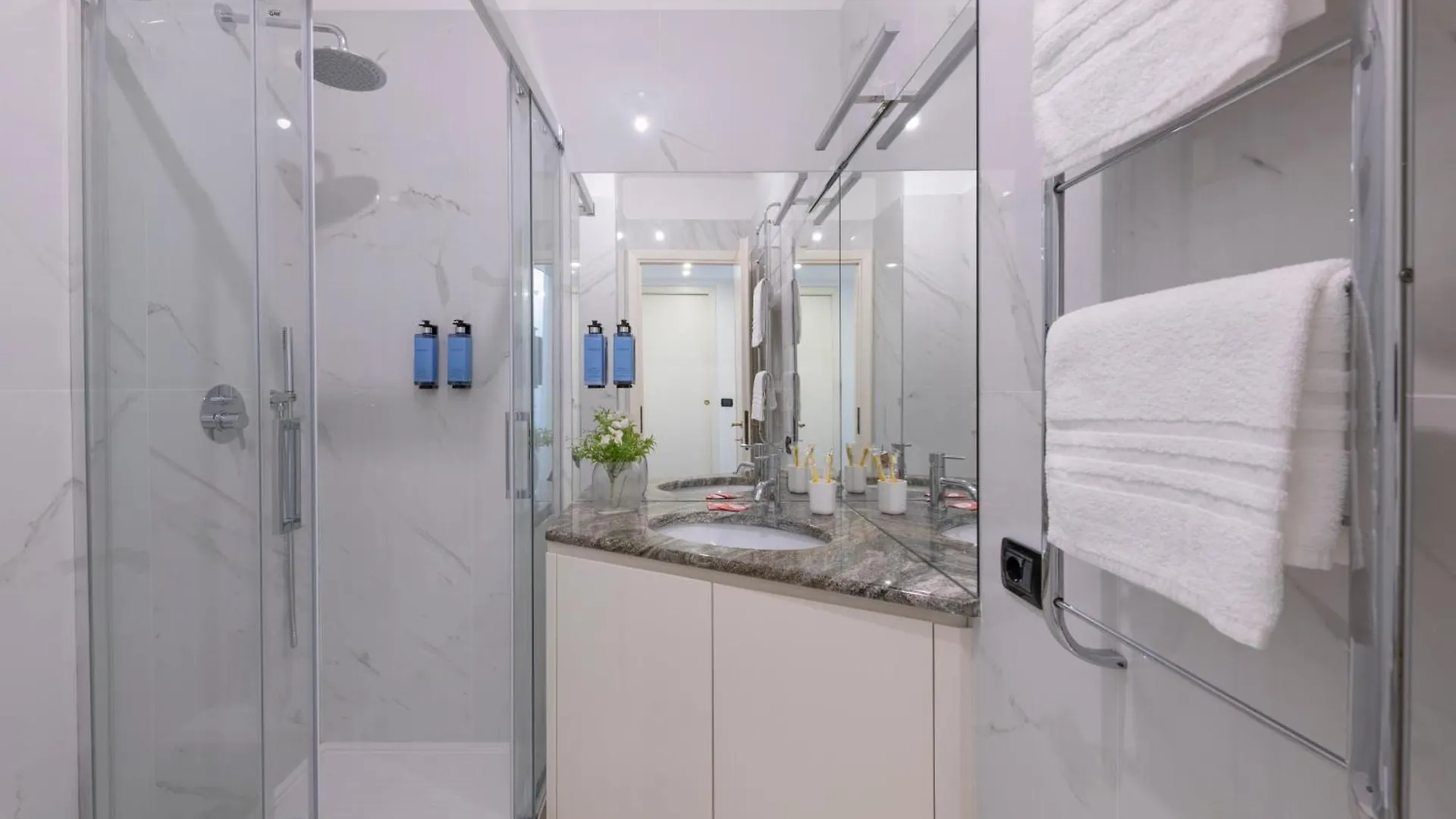 Milan Royal Suites - Duomo Santo Stefano Italy