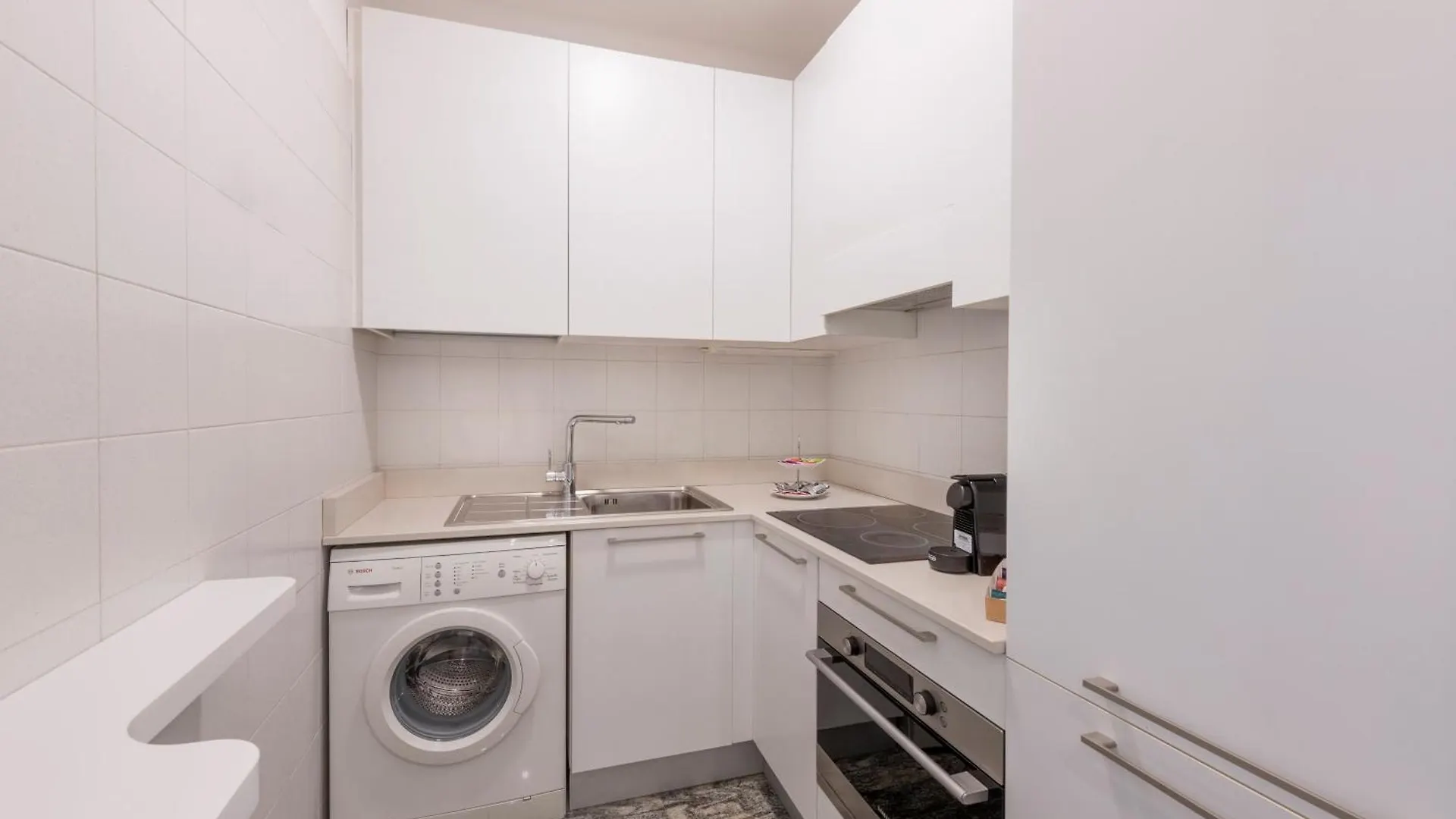 Apartment Milan Royal Suites - Duomo Santo Stefano Italy